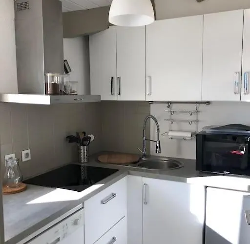 Apartamento St Martin With Aircon, Car Park & Swimming Pool Across Street,access To Shared Garden Area *